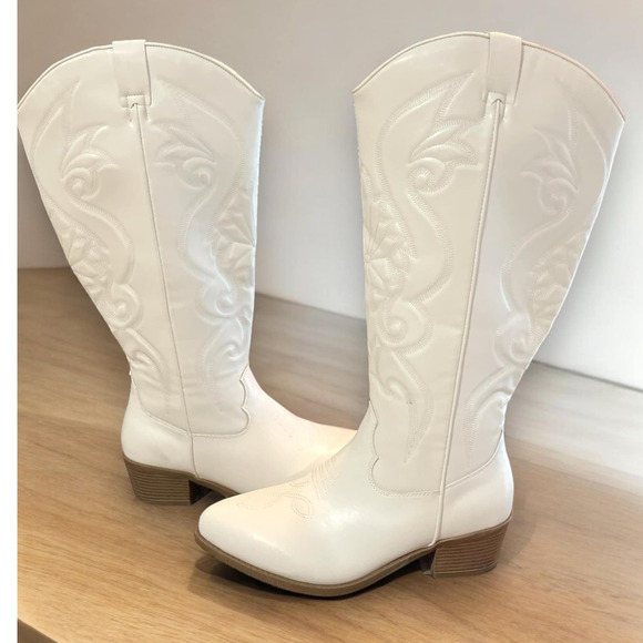 Torrid 13WW Wide Calf Wide Width Off White Western Faux Leather Knee Boots New - Picture 1 of 5